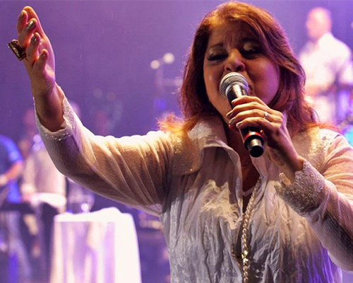 Cantora Roberta Miranda completa 25 anos de trajetória com um show no sábado