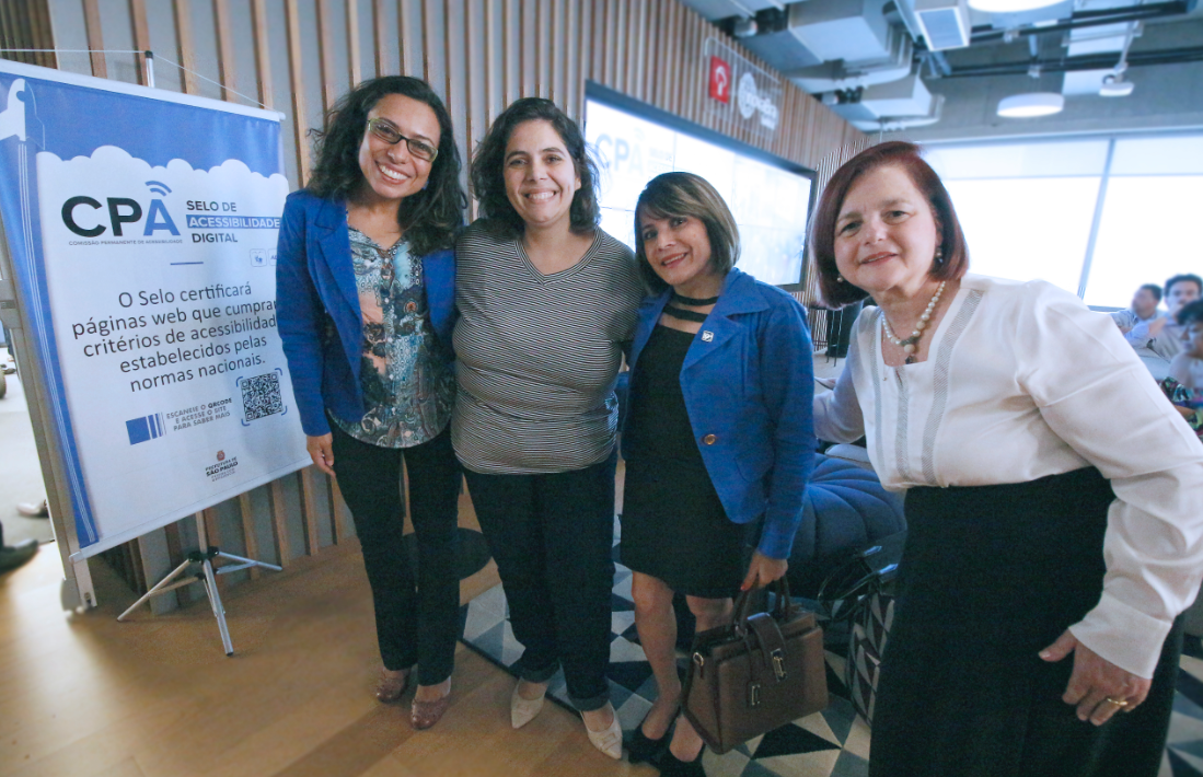 convidadas do evento com a secretária adjunta da SMPED, Marinalva Cruz. 