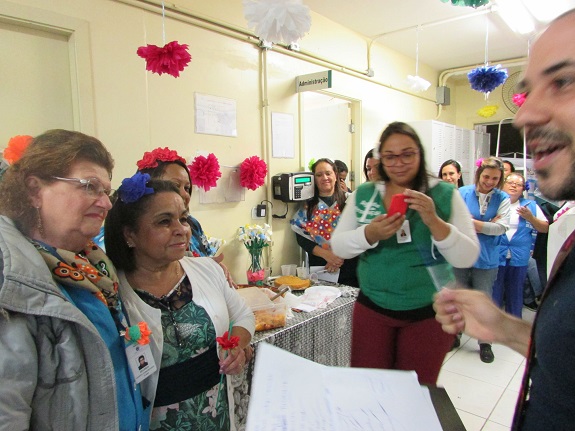 Elos entre sistema de saúde e comunidade, agentes comunitários celebram sua  data