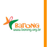 Logo do Barong, formado pelo nome da instituição todo em maiúsculo e na cor laranja. Abaixo há o site www.barong.org.br escrito em verde. Ao lado esquerdo dessa composição, há uma ilustração de uma borboleta, sendo a cabeça e as asas formadas pelo laço vermelho da aids. A asa da direita é verde e a da esquerda é laranja.