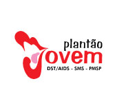 Logo do Plantão Jovem, composto da palavra plantão, toda escrita em minúsculo e em preto, abaixo a palavra jovem, também em minúsculo e em vermelho. O detalhe é a letra J, que forma uma imagem de uma boca aberta. Abaixo dessa composição, há o texto DST/AIDS - SMS - PMSP, todo escrito em letras maiúsculas e em preto.