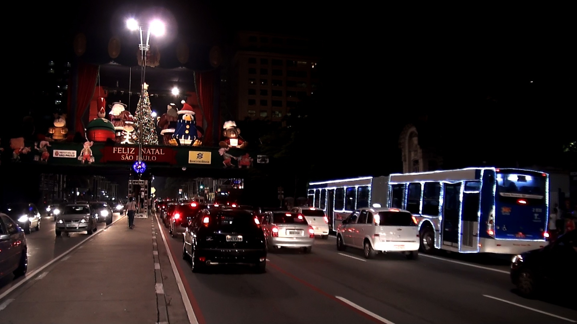 Ônibus iluminados e com direito a Papai Noel chegam de surpresa na semana  do Natal | Secretaria Municipal de Mobilidade e Trânsito | Prefeitura da  Cidade de São Paulo