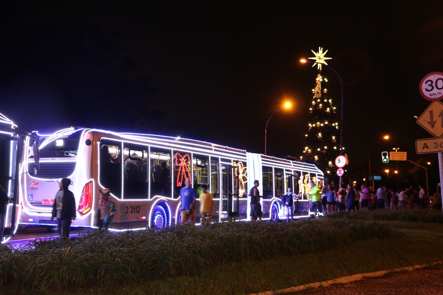 Ônibus iluminados para o Natal são apresentados à cidade | Secretaria Municipal de Mobilidade e Trânsito | Prefeitura da Cidade de São Paulo Ônibus iluminados para o Natal são apresentados à cidade | Secretaria Municipal de Mobilidade e Trânsito | Prefeitura da Cidade de São Paulo