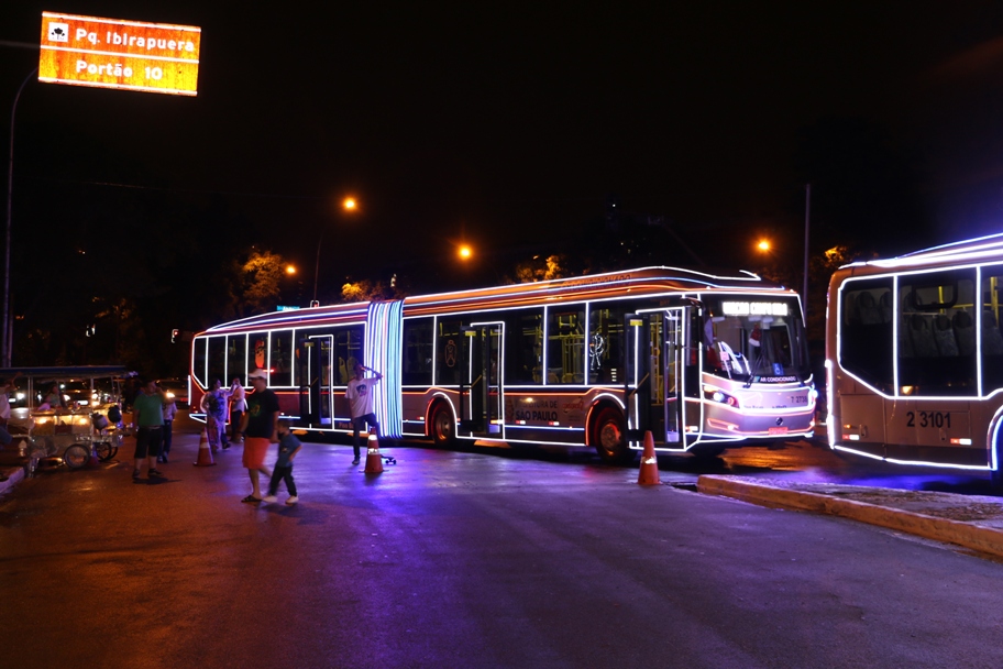 Ônibus iluminados para o Natal são apresentados à cidade | Secretaria  Municipal de Mobilidade e Trânsito | Prefeitura da Cidade de São Paulo