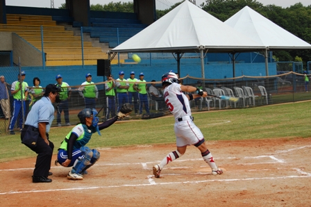 Na imagem, Estádio Municipal de Beisebol Mie Nishi.