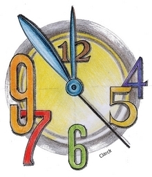 Relógio com ponteiros maiores que a delimitação do fundo. Apenas números os 12, 4, 5, 6, 7 e 9 com diferentes tamanhos, posicionados respectivamente em sentido horário. 