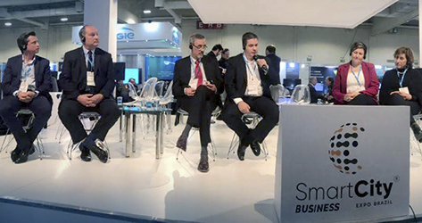 Secretário Alexandre Modonezi (o quarto, da esq. para a dir.), fala sobre o SGZ, na Smart City Business Brazil