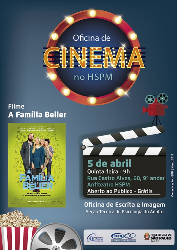 Em tons degradê que vão do azul escuro ao mais claro traz a foto traz o cartaz do filme com os membros da família Belier (pai, mãe, Laura e seu irmão), a data da exibição que é 5 de abril, quinta-feira, e o endereço da exibição do filme que fica na rua Castro Alves, número 60, nono andar, no Anfiteatro do hospital, a informação de que o evento é grátis e aberto ao público impressa numa claquete de cinema e a imagem de um projetor de cinema das antigas 