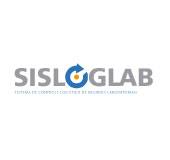 Logo do SISLOGLAB, formato pelo nome do sistema em cinza, todo em maiúsculo, e a letra O representada por uma seta azul em círculo e ao centro desta um círculo em amarelo. Abaixo do SISLOGLAB, há o texto escrito em azul Sistema de Controle Logístico de Insumos Laboratoriais