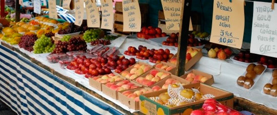 Barraca de feira livre em São Paulo