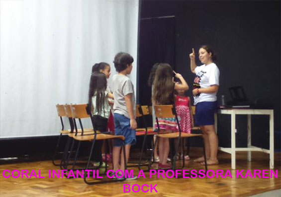 CORAL INFANTIL COM A PROFESSORA KAREN BOCK