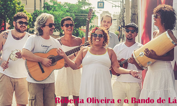 Os músicos Roberta Oliveira e o Bando de La
