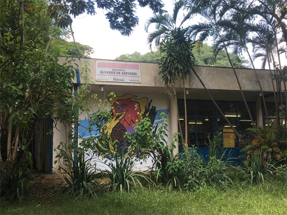 Biblioteca Álvares de Azevedo - grafite na entrada