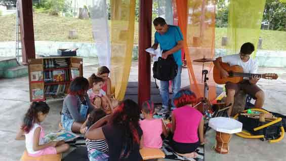 Caixaestante instalada na Casa de Cultura Raul Seixas