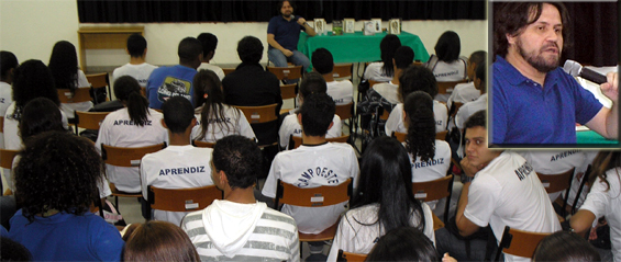 Escritor na Biblioteca - Marcelino Freire