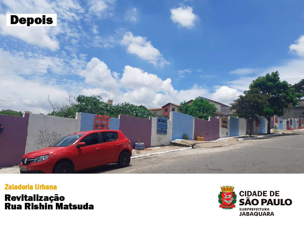 Imagem do local após revitalização terreno com muro levantado e pintado 