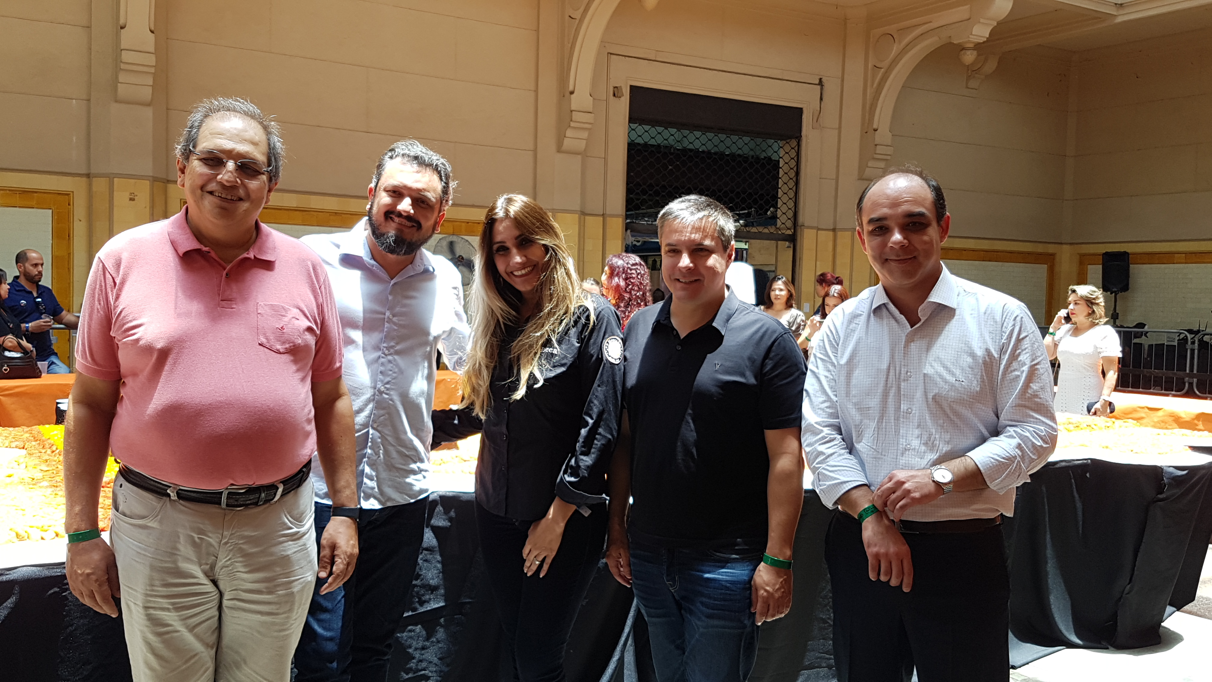 Autoridades posam para foto