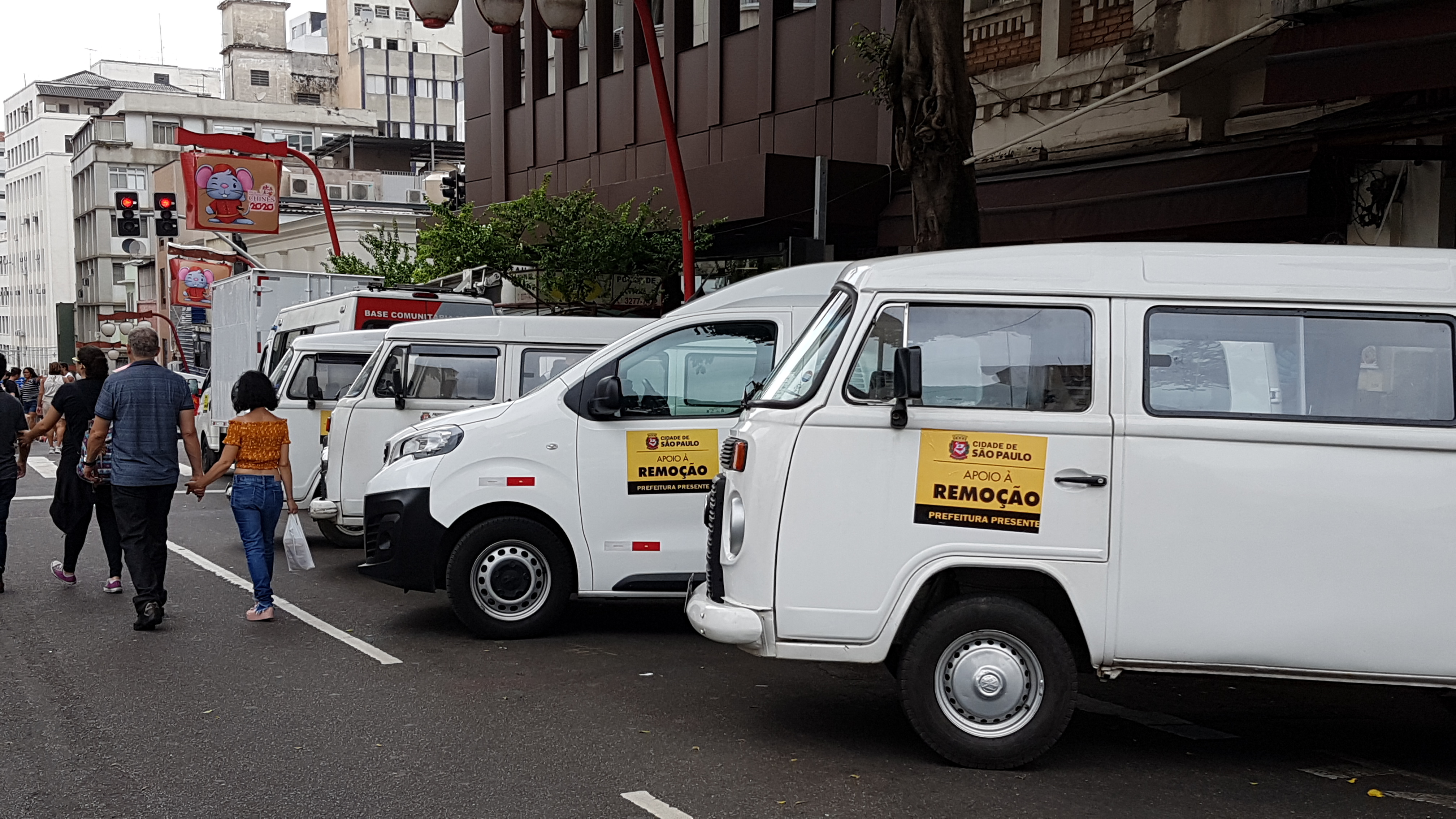 Carros da equipe da fiscalização da sub sé