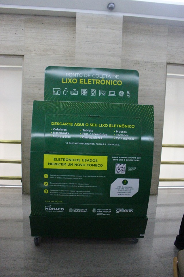 Ponto de descarte de lixo eletrônico.