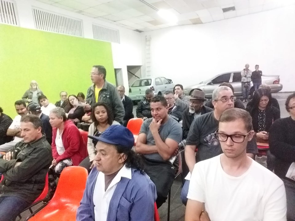 Participantes da reunião do Conseg São Rafael ouvem um representante falar