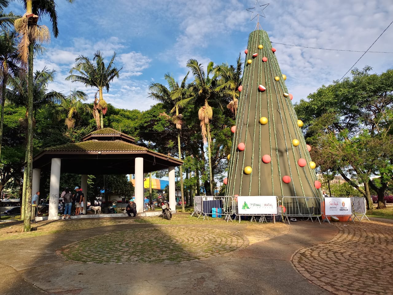 Árvore de Natal e presépio serão inaugurados hoje no Largo de São Mateus |  Subprefeitura São Mateus | Prefeitura da Cidade de São Paulo