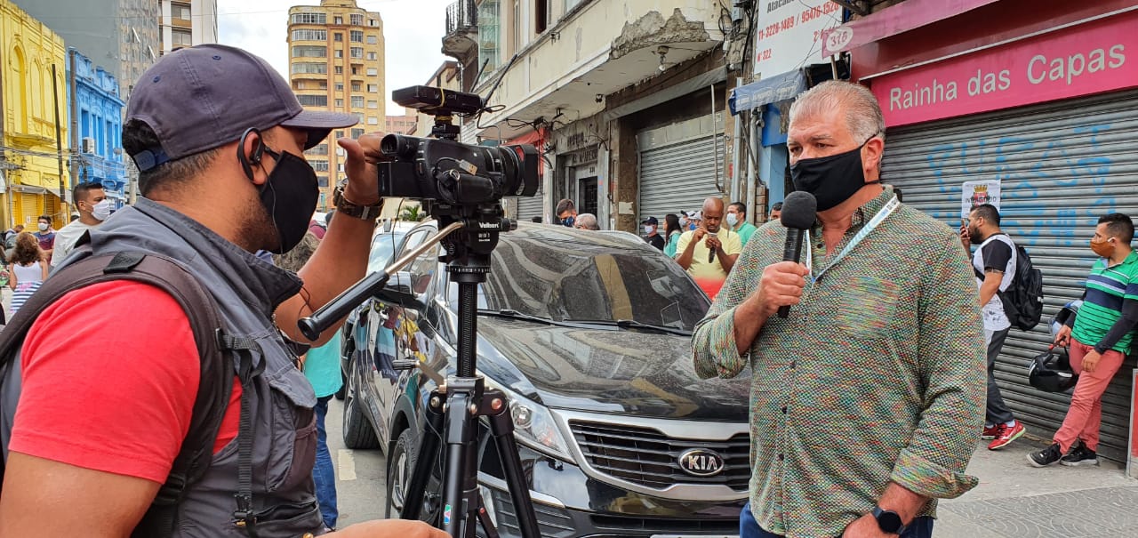 O chefe de gabinete da Sé, Irineu FDerraz, concede entrevista