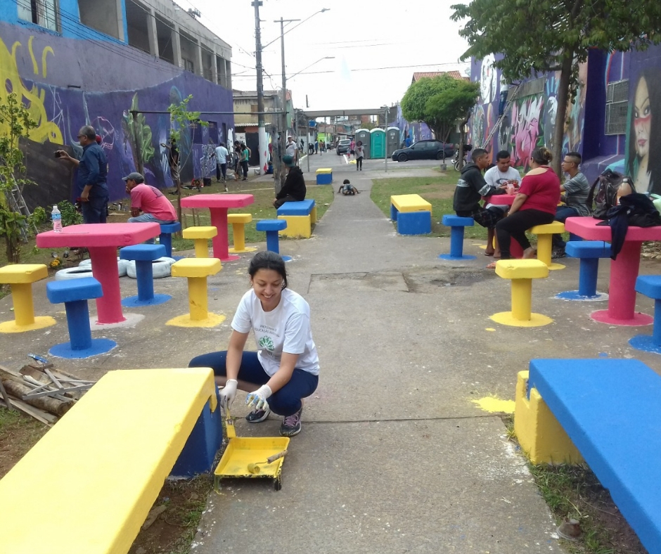 A foto mostra a Praça da Cigana sendo revitalizada por moradores 