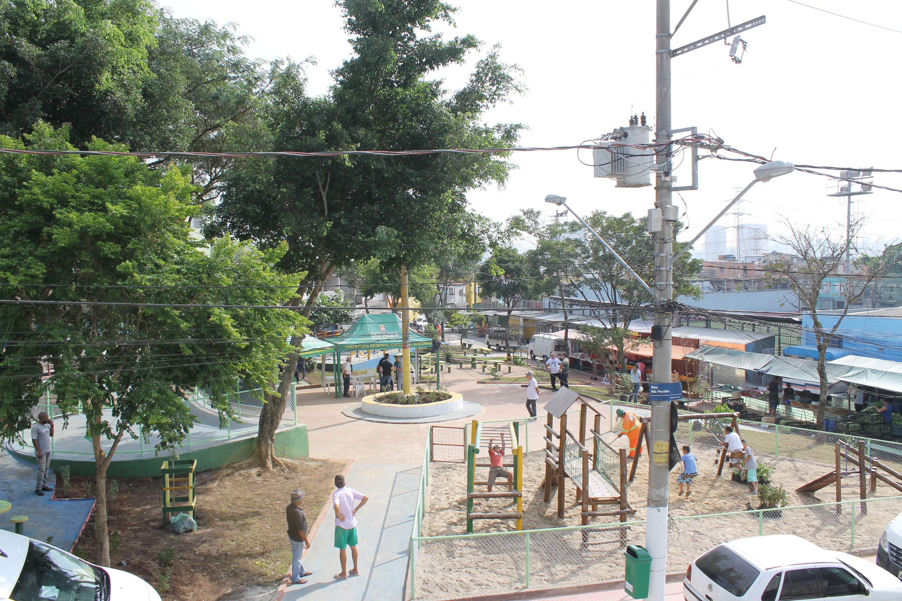 #PraCegoVer - Visão geral da praça da Vila Paz