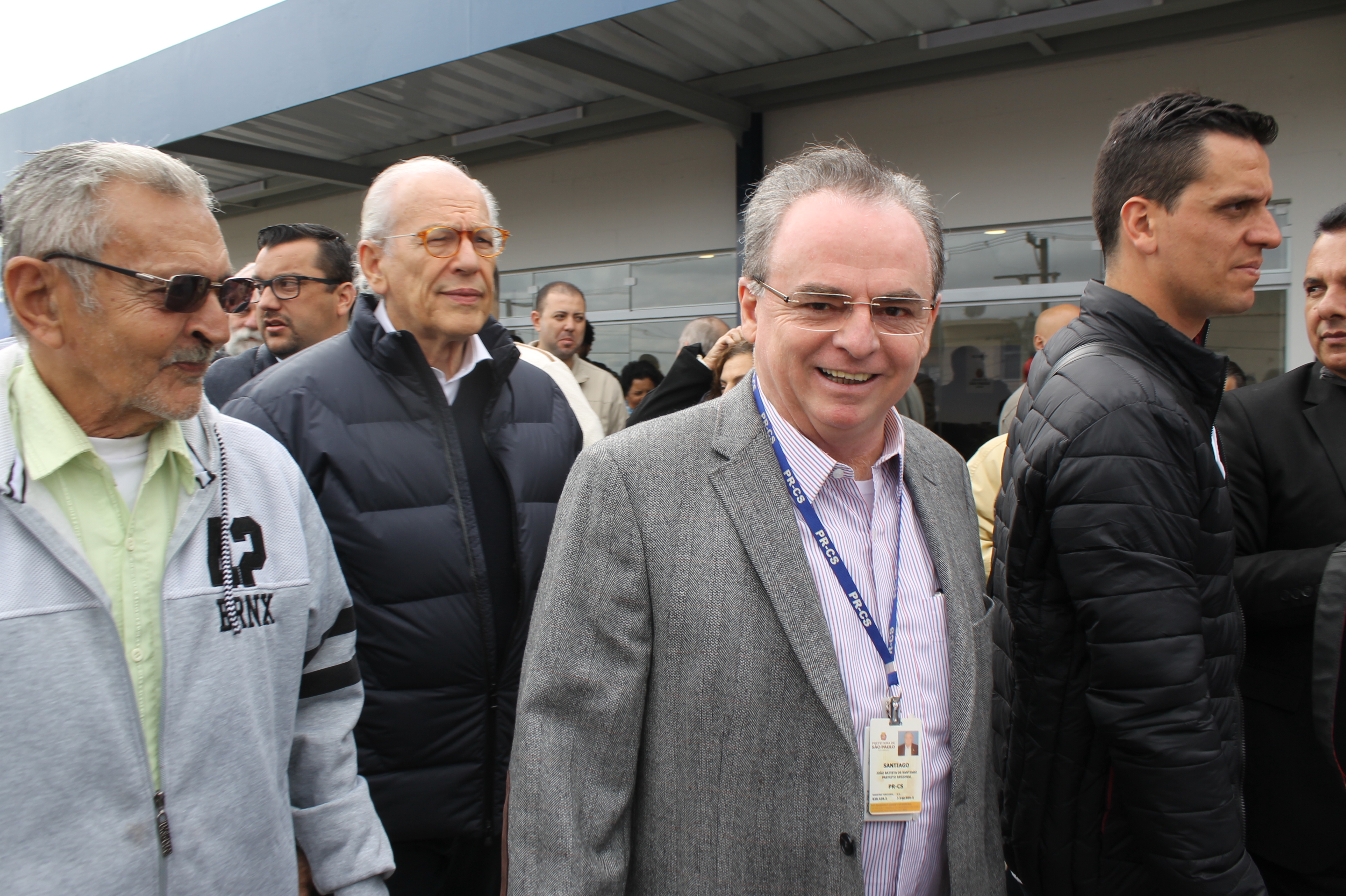 #PraCegoVer - No centro da foto, o subprefeito de Capela do Socorro, João Batista de Santiago. Ele veste paletó cinza e camisa listrada. No pescoço, o crachá da Subprefeitura.