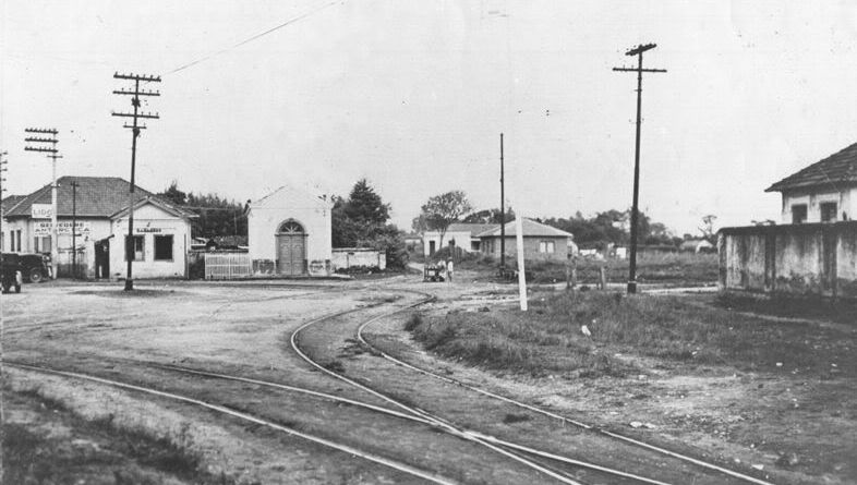 #PraCegoVer - Largo de Socorro em 1936, quando a primeira Capela de N. S. do Perpétuo Socorro foi construída.