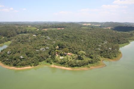 #PraCegoVer - Vista aérea do parque Varginha, às margens da represa Billings.