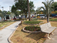 Praça revitalizada e com novo paisagismo