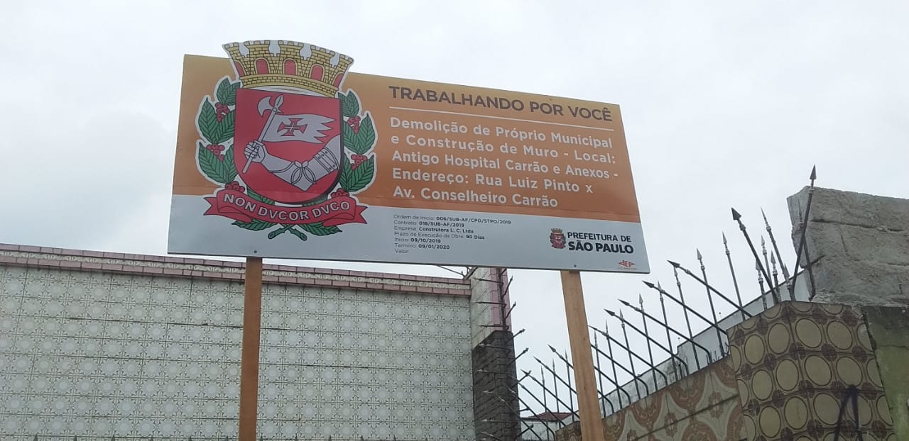 Placa de demolição do antigo Hospital de Vila Carrão