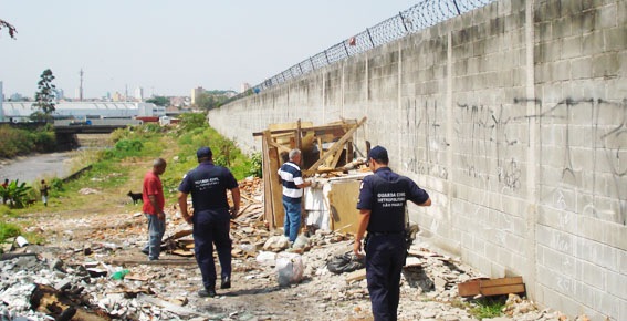 Margens do Córrego Cabuçu receberam ação da Subprefeitura