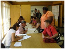 Eleitores se cadastram para a votação do CADES
