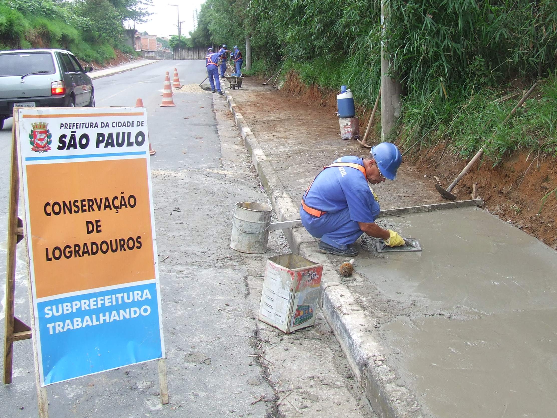 Nova calçada: mais segurança aos alunos do CEU Guarapiranga