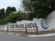 Desde novembro de 2003, O Centro de Atendimento à Mulher Casa Brasilândia atende mulheres vítimas de violência doméstica ou sexual