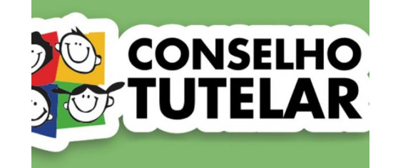 Fundo verde escuro com parte branca escrito em preto Conselho Tutelar