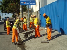 Equipes trabalham na Avenida Santa Catarina