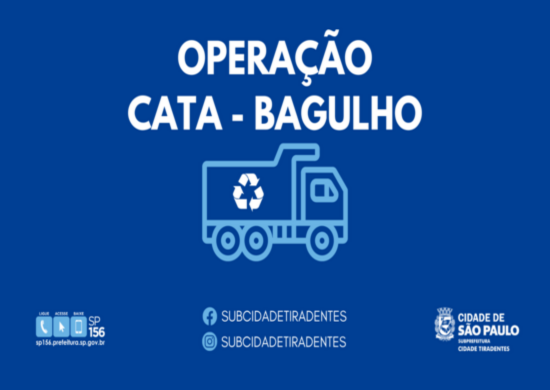 A imagem destaca a frase “Operação Cata – Bagulho” centralizada em branco. O centro da imagem contém a ilustração de um caminhão. Abaixo temos o logo do 156, as redes sociais da subprefeitura e o logo da subprefeitura. O fundo da imagem é em azul marinho. 