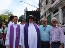 Da direita para a esquerda, o prefeito regional José Denycio, ao lado do diretor do DGD Leste 3, Prof. José Luiz Zanzini e os padres Márcio Donisete e Roberto Eudes.