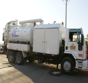 caminhão hidrojato responsável pela limpeza dos ramais