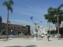 Escultura e novo marco rotário embelezam a Praça Walter Redó