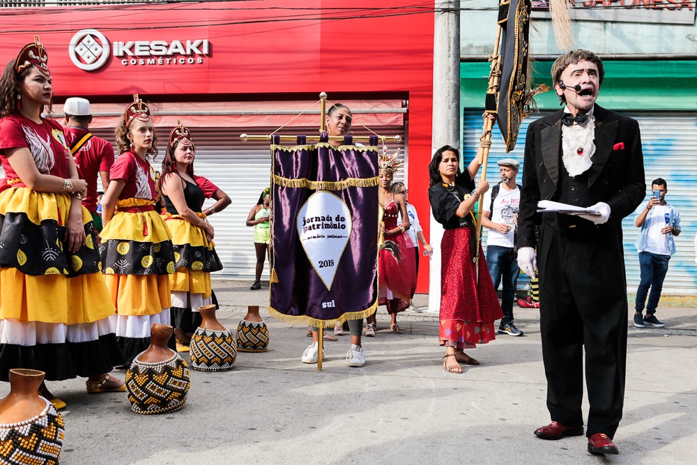 Foto colorida mostra desfile da Jornada do Patrimônio