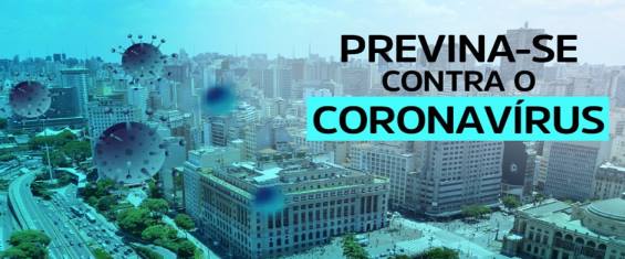 na imagem da cidade de SãoPaulo vista do alto em cor azulada em tons claros vemos o desenho de células soltas pelo ar e do lado direito a frase: "Previna-se contra o coronavírus" 