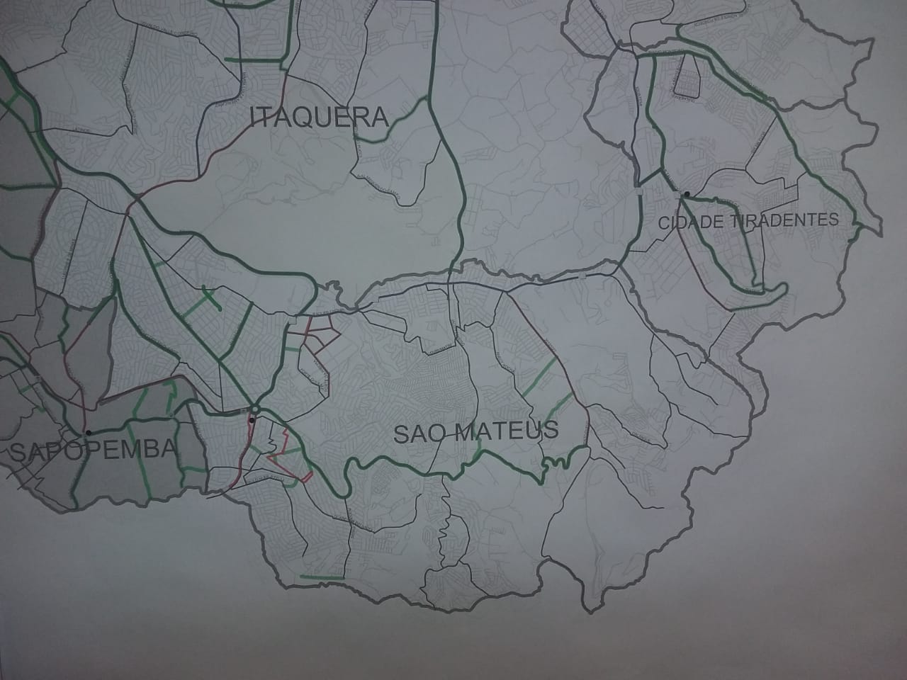 Mapa com as regiões de São Mateus e Itaquera, marca em linha verde onde serão construídas ciclofaixas. 