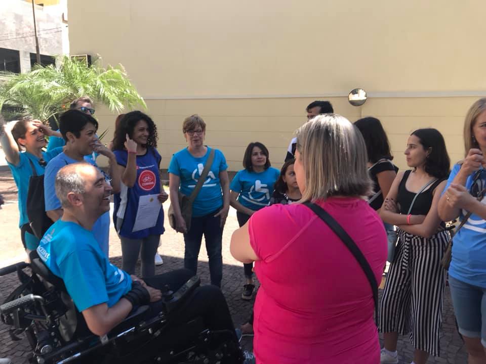 aproximadamente 11 pessoas reunidas no ponto do Bike Tour. Entre elas, o Secretário da SMPED Cid Torquato, a Secretária Nacional dos Direitos da Pessoa com Deficiência, Priscilla Gaspar e a Secretária Adjunta da SMPED, Marinalva Cruz.