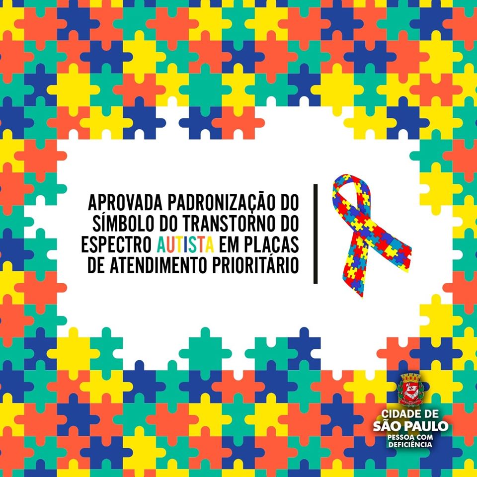  ao redor da ilustração, vários quebra-cabeças coloridos. No centro, o texto: aprova padronização do Símbolo do Transtorno do Espectro Autista em placas de atendimento prioritário - lado direito, o símbolo da fita com quebra-cabeças coloridos. Rodapé, lado direito, o logotipo Cidade de São Paulo Pessoa com Deficiência. —