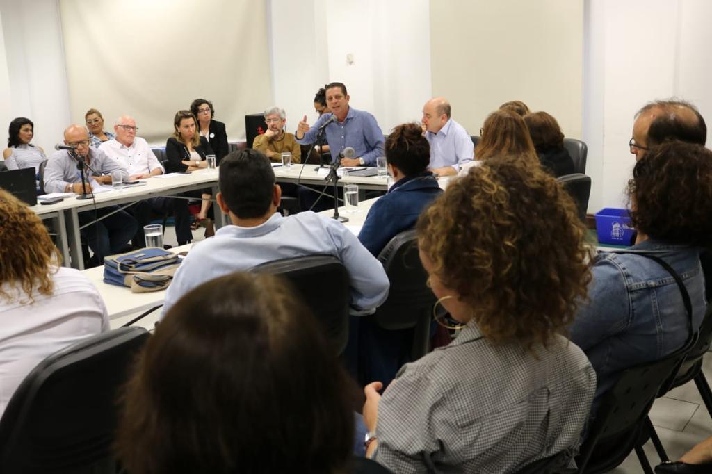 Imagem da reunião com os participantes do Conselho Municipal de Habitação
