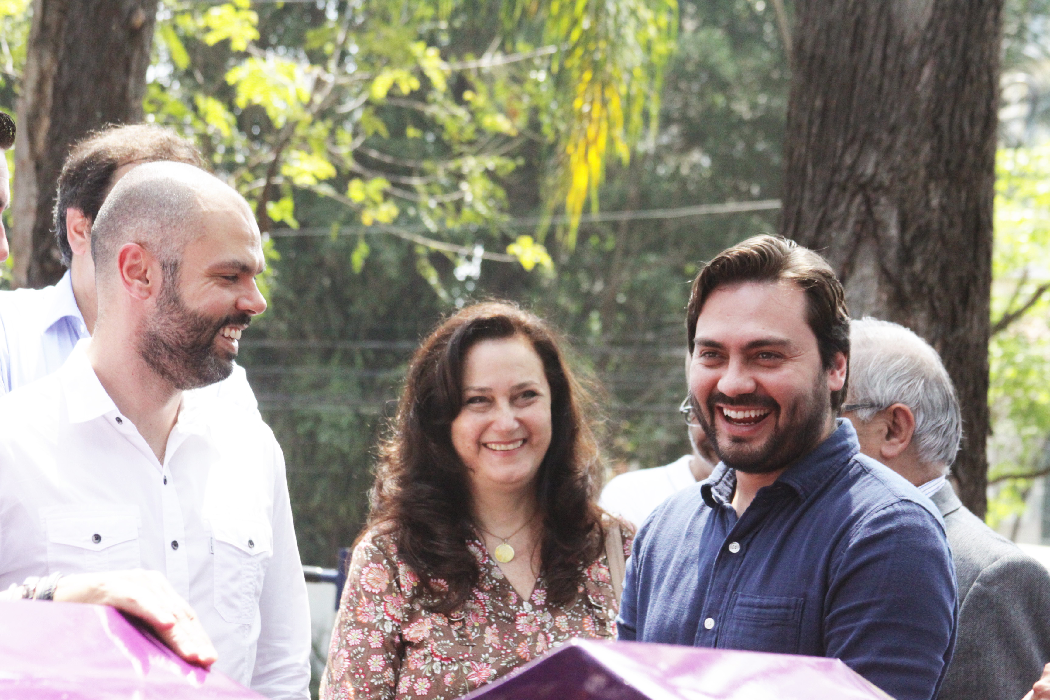 Prefeito Bruno Covas, Secretária da SMUL, Heloísa e secretário de SMADS, Filipe Sabará sorrindo durante evento